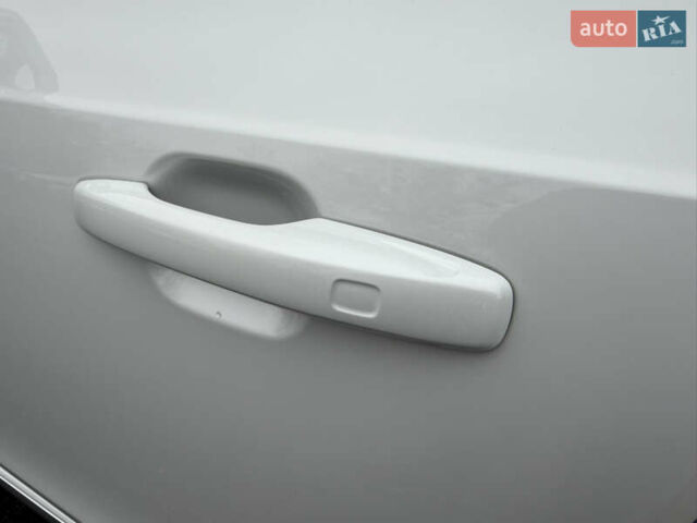 Белый Вольво ХС90, объемом двигателя 1.97 л и пробегом 81 тыс. км за 54500 $, фото 12 на Automoto.ua