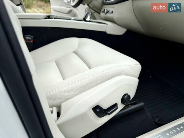 Белый Вольво ХС90, объемом двигателя 1.97 л и пробегом 9 тыс. км за 53999 $, фото 97 на Automoto.ua