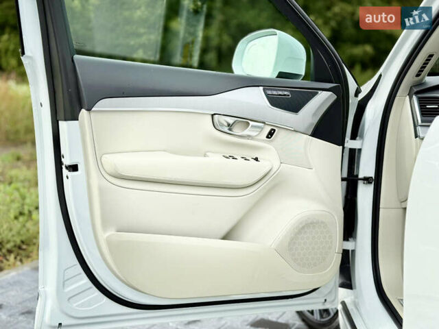 Белый Вольво ХС90, объемом двигателя 1.97 л и пробегом 9 тыс. км за 53999 $, фото 65 на Automoto.ua
