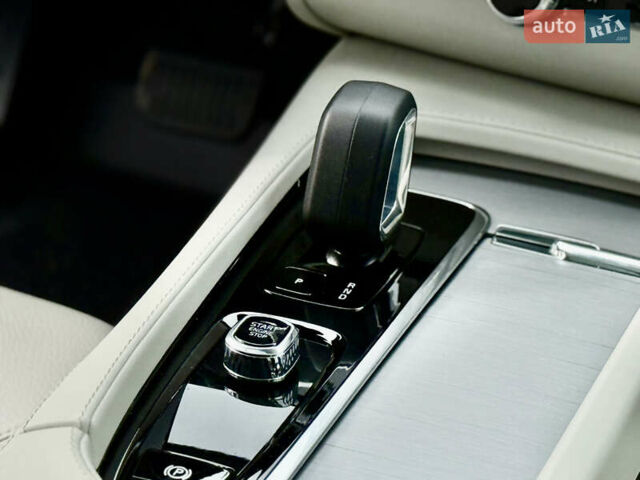 Белый Вольво ХС90, объемом двигателя 1.97 л и пробегом 9 тыс. км за 53999 $, фото 93 на Automoto.ua