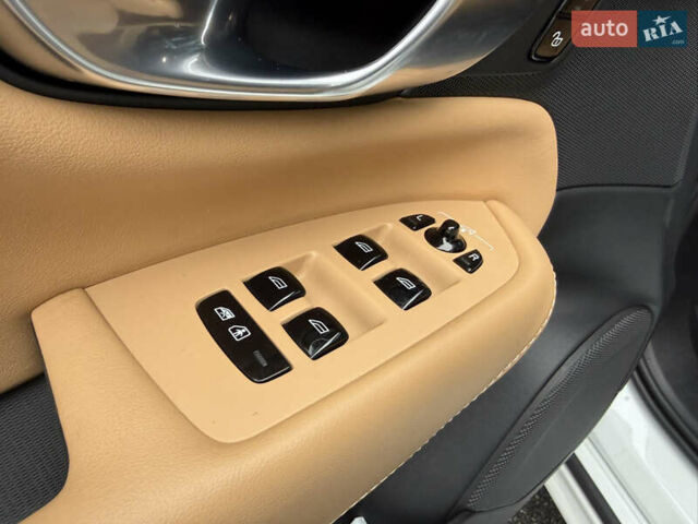 Белый Вольво ХС90, объемом двигателя 1.97 л и пробегом 81 тыс. км за 54500 $, фото 29 на Automoto.ua