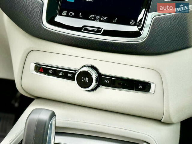 Белый Вольво ХС90, объемом двигателя 1.97 л и пробегом 9 тыс. км за 53999 $, фото 94 на Automoto.ua