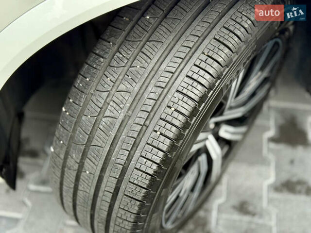 Белый Вольво ХС90, объемом двигателя 1.97 л и пробегом 9 тыс. км за 53999 $, фото 62 на Automoto.ua