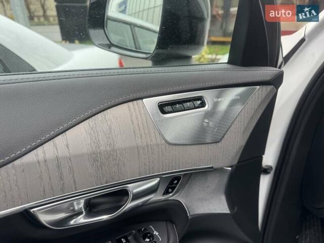 Белый Вольво ХС90, объемом двигателя 1.97 л и пробегом 65 тыс. км за 69000 $, фото 7 на Automoto.ua