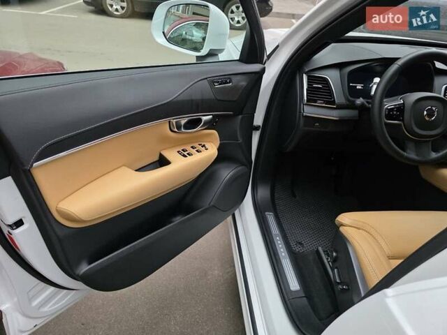 Білий Вольво ХС90, об'ємом двигуна 1.97 л та пробігом 15 тис. км за 61900 $, фото 16 на Automoto.ua