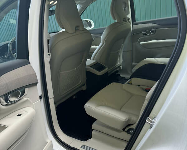 Белый Вольво ХС90, объемом двигателя 1.97 л и пробегом 9 тыс. км за 59999 $, фото 14 на Automoto.ua