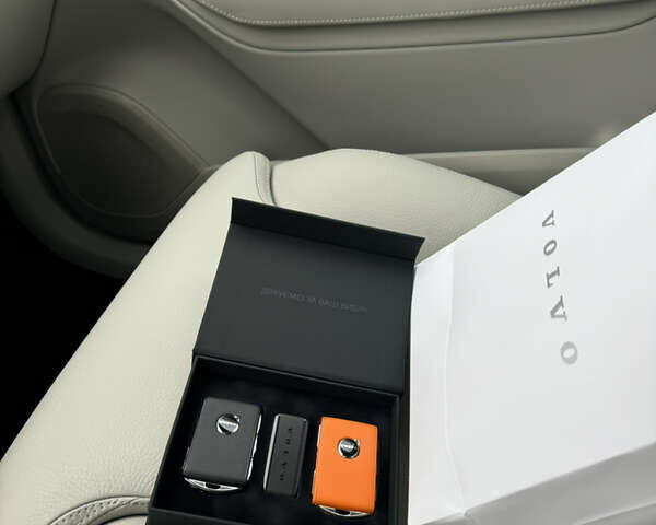 Белый Вольво ХС90, объемом двигателя 1.97 л и пробегом 9 тыс. км за 59999 $, фото 5 на Automoto.ua