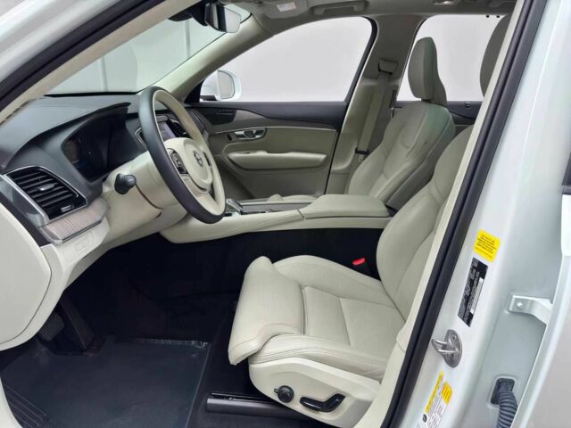 Вольво ХС90 2024 в Кривом Роге на Automoto.ua Белый Вольво ХС90, объемом двигателя 2 л и пробегом 10 тыс. км за 35700 $, фото 10 на Automoto.ua