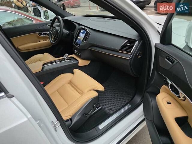 Білий Вольво ХС90, об'ємом двигуна 1.97 л та пробігом 15 тис. км за 61900 $, фото 6 на Automoto.ua