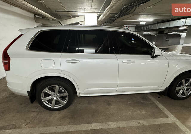 Белый Вольво ХС90, объемом двигателя 1.97 л и пробегом 15 тыс. км за 59999 $, фото 3 на Automoto.ua