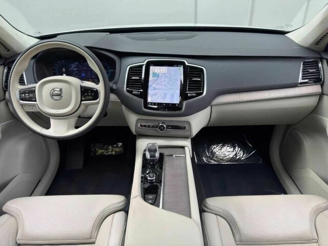Вольво ХС90 2024 в Кривом Роге на Automoto.ua Белый Вольво ХС90, объемом двигателя 2 л и пробегом 10 тыс. км за 35700 $, фото 12 на Automoto.ua