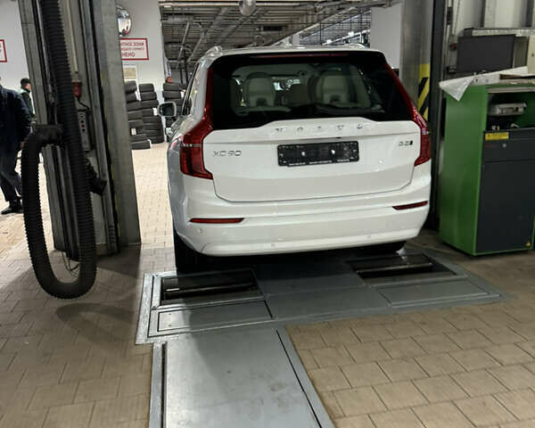 Белый Вольво ХС90, объемом двигателя 1.97 л и пробегом 9 тыс. км за 59999 $, фото 4 на Automoto.ua