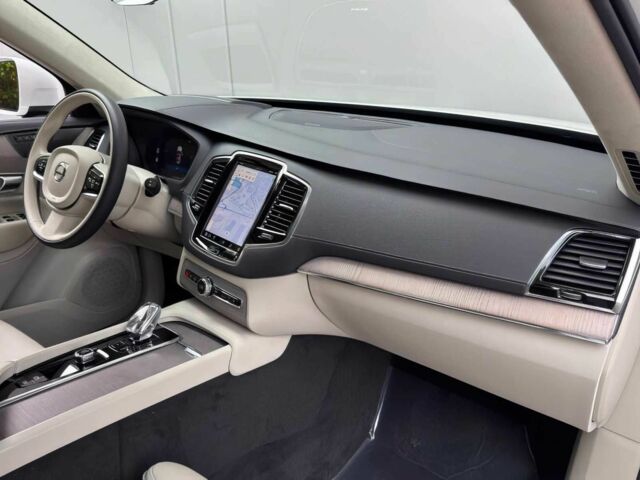 Вольво ХС90 2024 в Кривом Роге на Automoto.ua Белый Вольво ХС90, объемом двигателя 2 л и пробегом 10 тыс. км за 35700 $, фото 9 на Automoto.ua