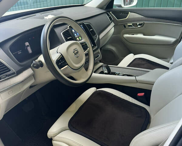 Белый Вольво ХС90, объемом двигателя 1.97 л и пробегом 9 тыс. км за 59999 $, фото 18 на Automoto.ua