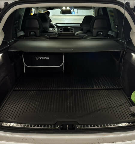 Белый Вольво ХС90, объемом двигателя 1.97 л и пробегом 15 тыс. км за 59999 $, фото 8 на Automoto.ua