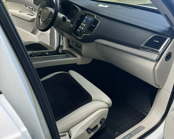 Белый Вольво ХС90, объемом двигателя 1.97 л и пробегом 9 тыс. км за 59999 $, фото 12 на Automoto.ua