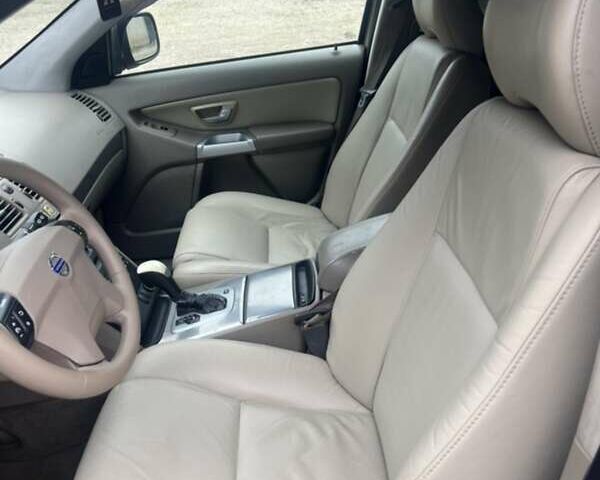 Бежевый Вольво ХС90, объемом двигателя 2.4 л и пробегом 400 тыс. км за 9200 $, фото 6 на Automoto.ua