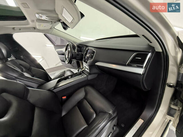 Вольво ХС90 2015 у Трускавце на Automoto.ua Бежевий Вольво ХС90, об'ємом двигуна 2 л та пробігом 136 тис. км за 21999 $, фото 24 на Automoto.ua