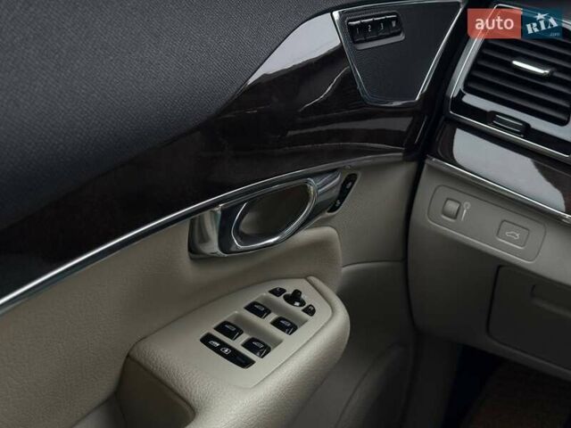 Бежевий Вольво ХС90, об'ємом двигуна 1.97 л та пробігом 142 тис. км за 26900 $, фото 24 на Automoto.ua