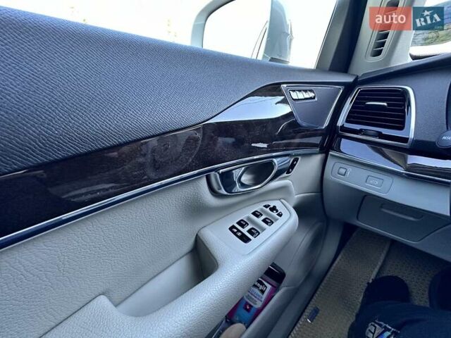 Бежевый Вольво ХС90, объемом двигателя 1.97 л и пробегом 135 тыс. км за 29000 $, фото 8 на Automoto.ua