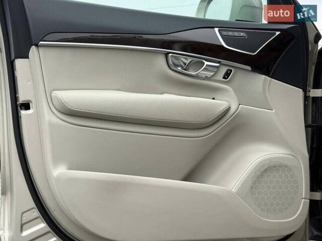 Бежевий Вольво ХС90, об'ємом двигуна 1.97 л та пробігом 142 тис. км за 26900 $, фото 19 на Automoto.ua