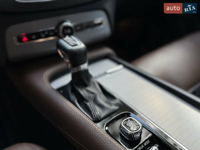 Бежевий Вольво ХС90, об'ємом двигуна 1.97 л та пробігом 86 тис. км за 38900 $, фото 18 на Automoto.ua