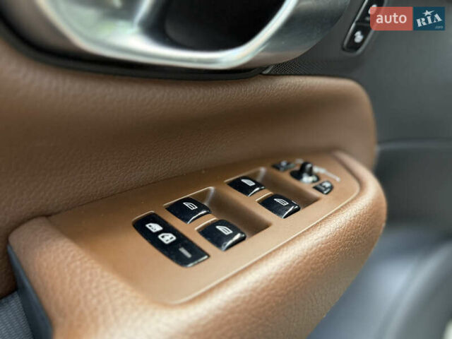 Бежевий Вольво ХС90, об'ємом двигуна 1.97 л та пробігом 86 тис. км за 38900 $, фото 15 на Automoto.ua