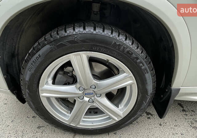 Бежевий Вольво ХС90, об'ємом двигуна 1.97 л та пробігом 86 тис. км за 38900 $, фото 10 на Automoto.ua