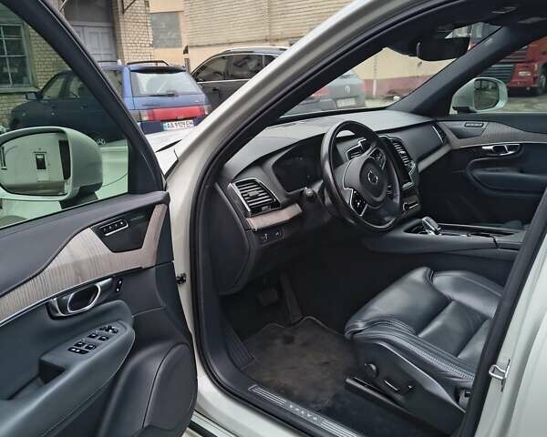 Бежевий Вольво ХС90, об'ємом двигуна 1.97 л та пробігом 195 тис. км за 36000 $, фото 10 на Automoto.ua