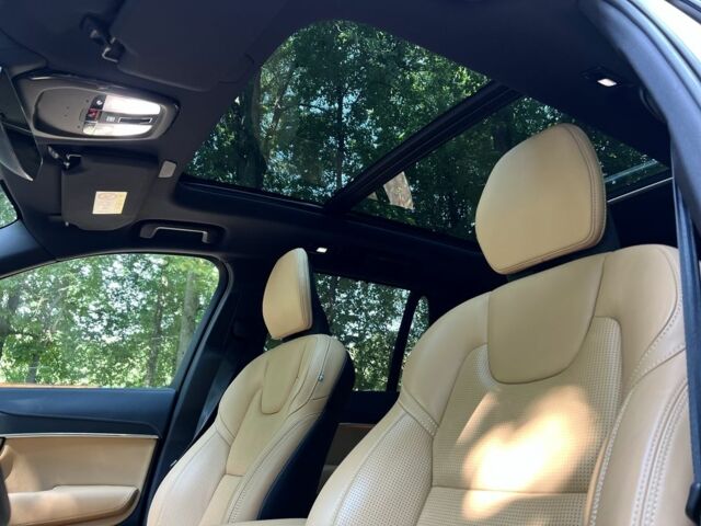 Бежевий Вольво ХС90, об'ємом двигуна 2 л та пробігом 42 тис. км за 55900 $, фото 8 на Automoto.ua