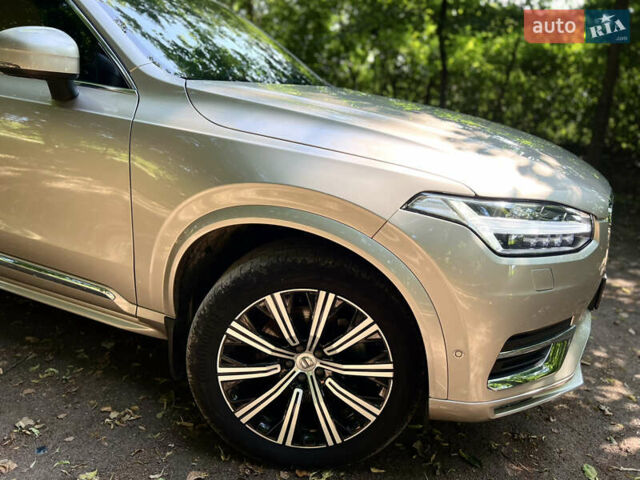 Вольво ХС90 2023 в Луцке на Automoto.ua Бежевый Вольво ХС90, объемом двигателя 1.97 л и пробегом 42 тыс. км за 58000 $, фото 3 на Automoto.ua