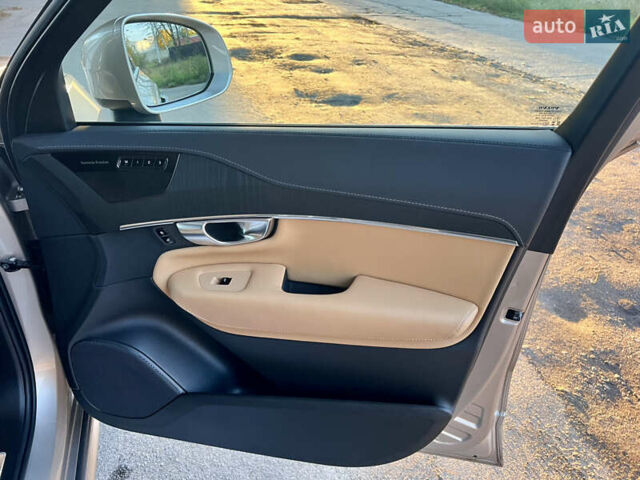 Бежевый Вольво ХС90, объемом двигателя 1.97 л и пробегом 114 тыс. км за 51500 $, фото 46 на Automoto.ua