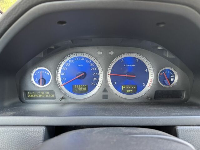Черный Вольво ХС90, объемом двигателя 2.4 л и пробегом 268 тыс. км за 7600 $, фото 20 на Automoto.ua