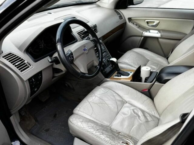 Черный Вольво ХС90, объемом двигателя 2.4 л и пробегом 290 тыс. км за 3400 $, фото 9 на Automoto.ua