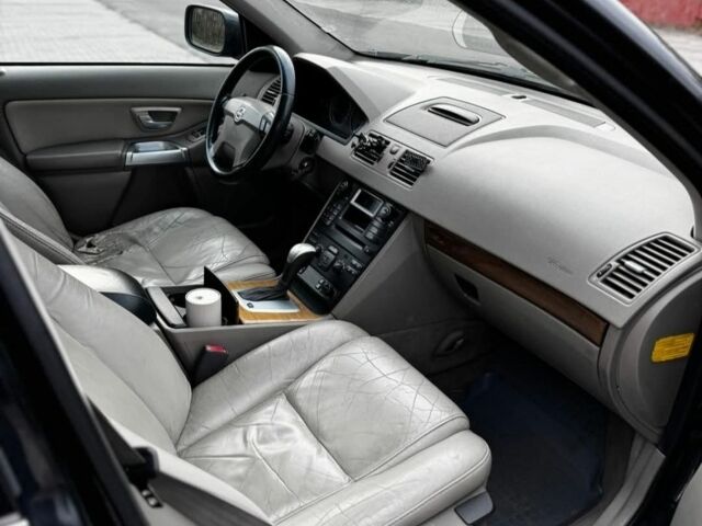 Черный Вольво ХС90, объемом двигателя 2.4 л и пробегом 290 тыс. км за 3400 $, фото 12 на Automoto.ua