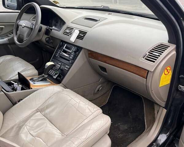 Черный Вольво ХС90, объемом двигателя 2.4 л и пробегом 282 тыс. км за 5600 $, фото 12 на Automoto.ua