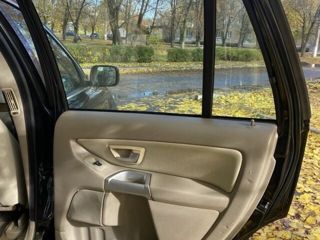 Черный Вольво ХС90, объемом двигателя 2.4 л и пробегом 400 тыс. км за 5100 $, фото 13 на Automoto.ua