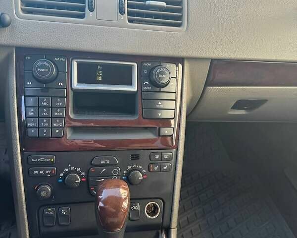 Черный Вольво ХС90, объемом двигателя 2.4 л и пробегом 325 тыс. км за 9800 $, фото 16 на Automoto.ua