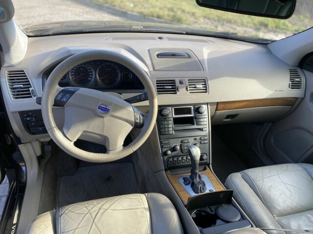 Черный Вольво ХС90, объемом двигателя 2.4 л и пробегом 322 тыс. км за 5550 $, фото 7 на Automoto.ua