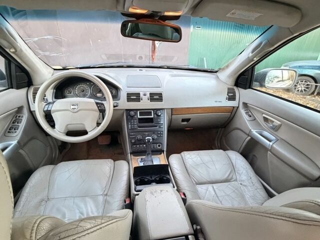 Черный Вольво ХС90, объемом двигателя 2.4 л и пробегом 400 тыс. км за 5100 $, фото 4 на Automoto.ua