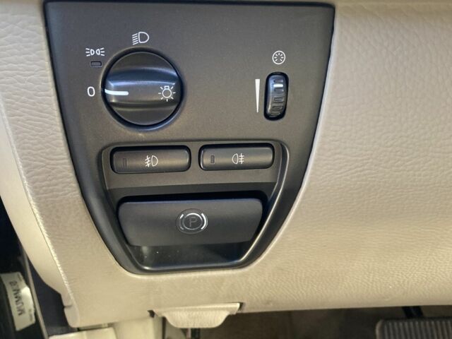 Черный Вольво ХС90, объемом двигателя 2.4 л и пробегом 322 тыс. км за 5550 $, фото 12 на Automoto.ua