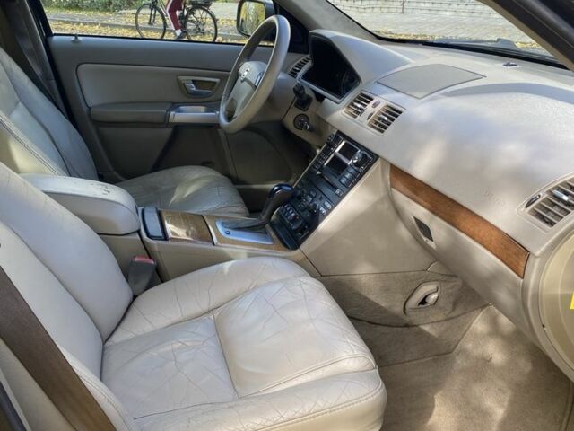 Черный Вольво ХС90, объемом двигателя 2.4 л и пробегом 400 тыс. км за 5100 $, фото 10 на Automoto.ua