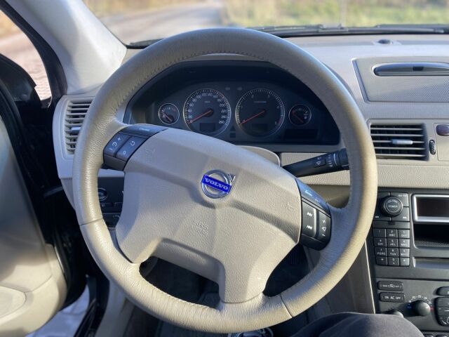 Черный Вольво ХС90, объемом двигателя 2.4 л и пробегом 322 тыс. км за 5550 $, фото 16 на Automoto.ua