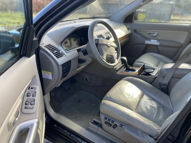 Черный Вольво ХС90, объемом двигателя 2.4 л и пробегом 322 тыс. км за 5550 $, фото 6 на Automoto.ua