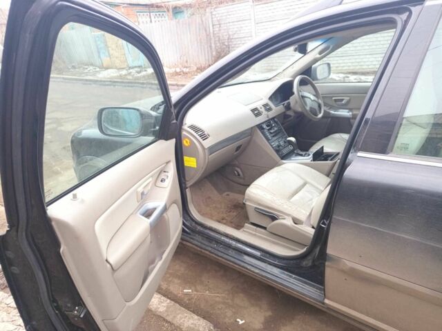 Черный Вольво ХС90, объемом двигателя 2.4 л и пробегом 340 тыс. км за 4375 $, фото 2 на Automoto.ua