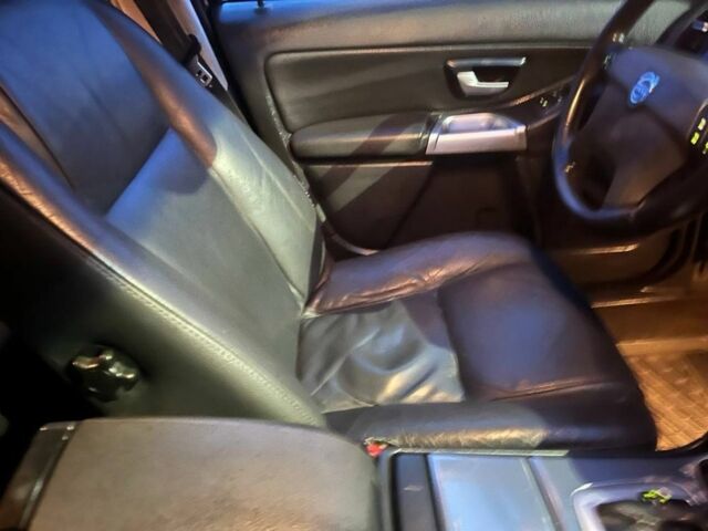 Чорний Вольво ХС90, об'ємом двигуна 2.4 л та пробігом 300 тис. км за 5600 $, фото 13 на Automoto.ua