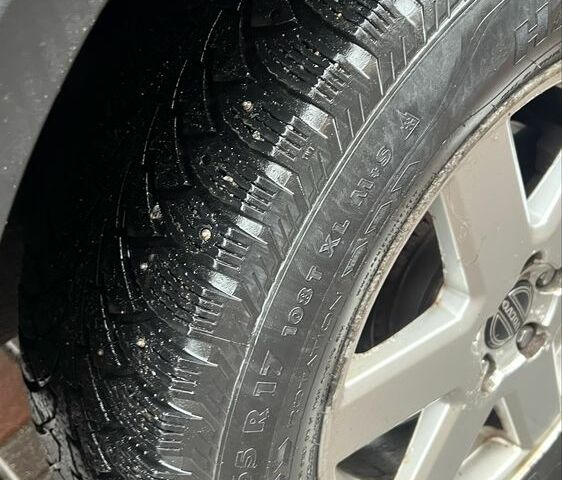 Черный Вольво ХС90, объемом двигателя 2.4 л и пробегом 459 тыс. км за 9200 $, фото 5 на Automoto.ua