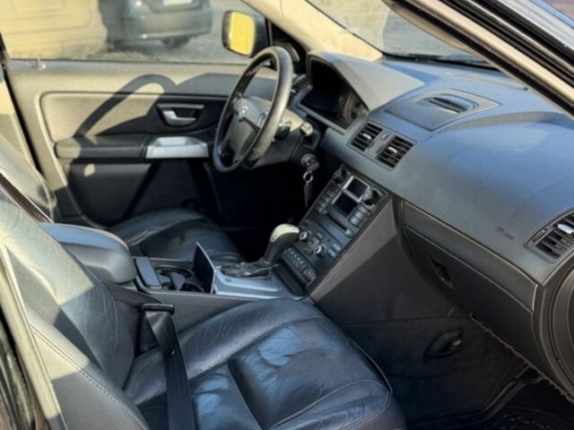 Чорний Вольво ХС90, об'ємом двигуна 2.4 л та пробігом 300 тис. км за 6000 $, фото 6 на Automoto.ua