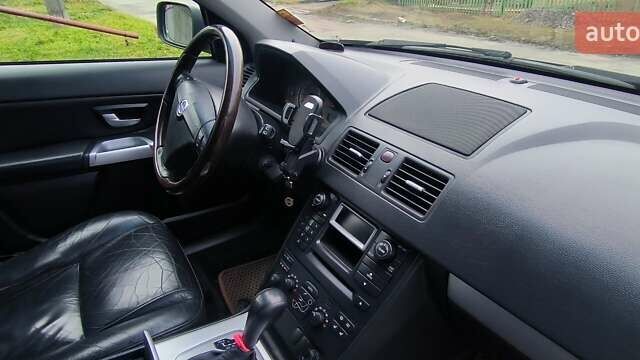 Черный Вольво ХС90, объемом двигателя 2.5 л и пробегом 326 тыс. км за 9500 $, фото 10 на Automoto.ua
