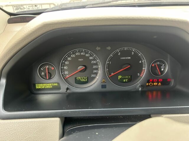 Чорний Вольво ХС90, об'ємом двигуна 2.4 л та пробігом 282 тис. км за 8950 $, фото 8 на Automoto.ua